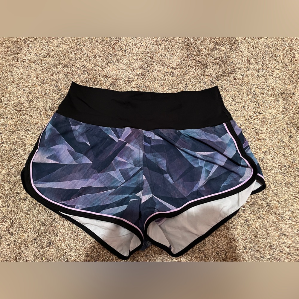 Lululemon Shorts Size 8!🍋